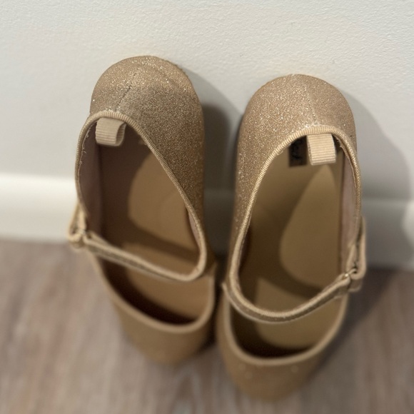 Cat & Jack Glittery Gold Mary Jane Shoes - Picture 4 of 7